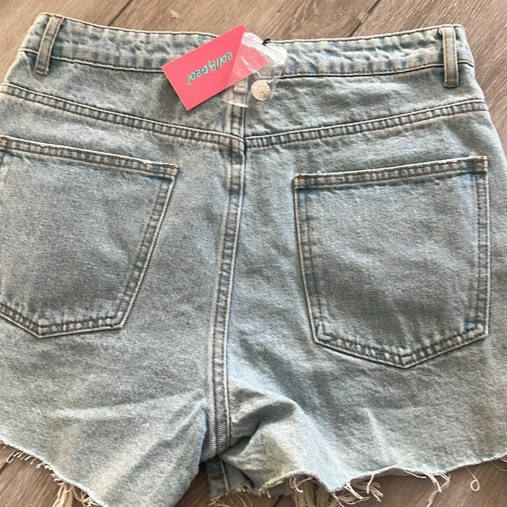 Edikted Cali Distressed Denim Women's Shorts new with tags size large - Picture 8 of 8